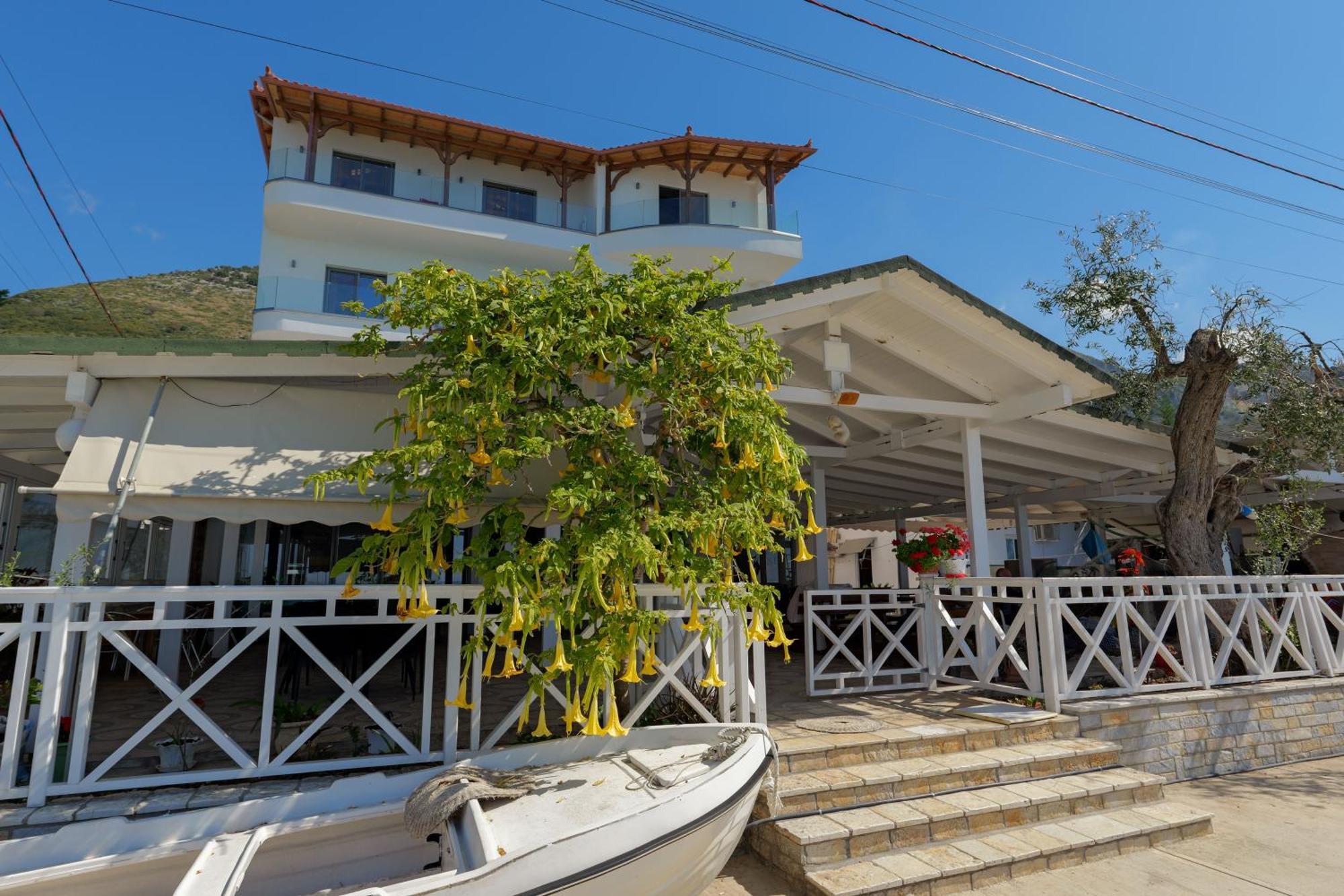 Hotel Take Borsh Εξωτερικό φωτογραφία