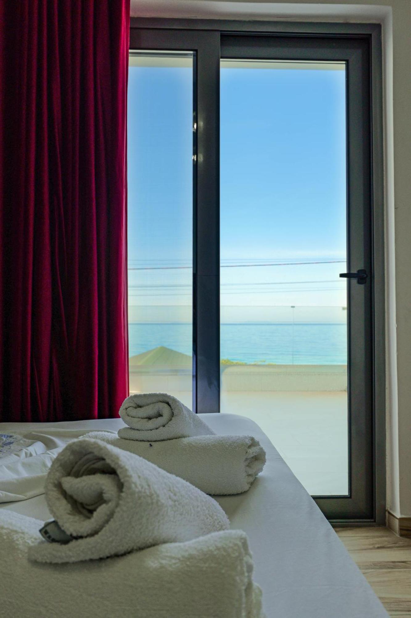Hotel Take Borsh Εξωτερικό φωτογραφία