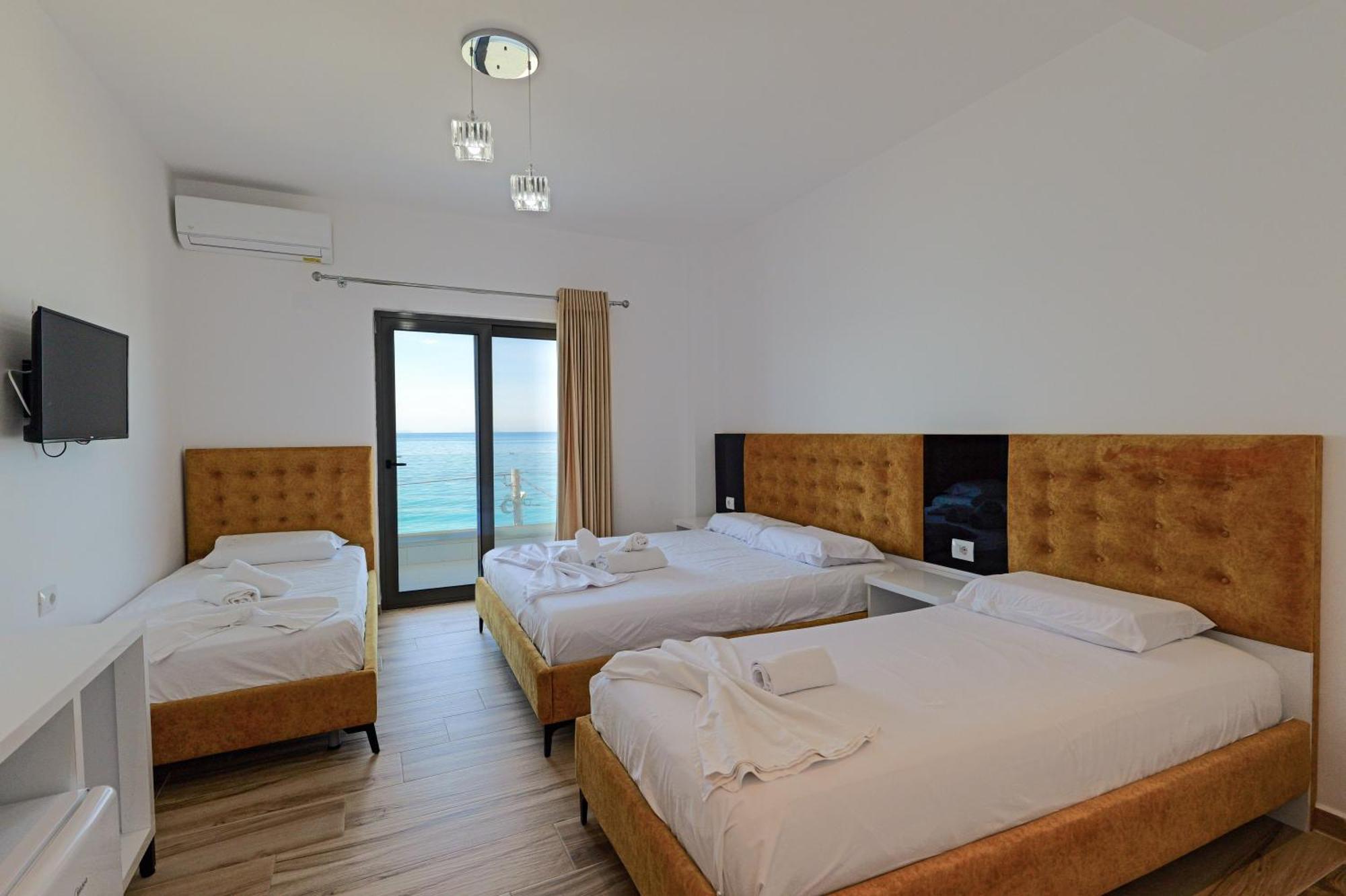 Hotel Take Borsh Εξωτερικό φωτογραφία