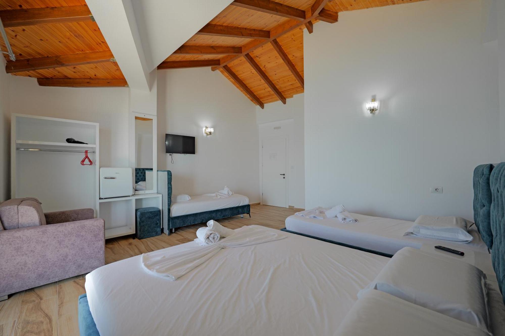 Hotel Take Borsh Εξωτερικό φωτογραφία